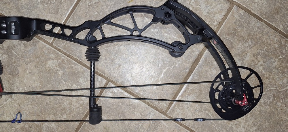 Bowtech Reckoning 35 RH 60# black, Target Bow