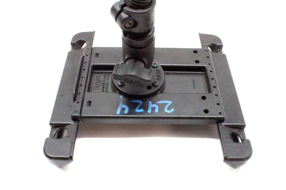 2012 MERCEDES-BENZ SPRINTER 2500 - TABLET HOLDER - RAM MOUNT