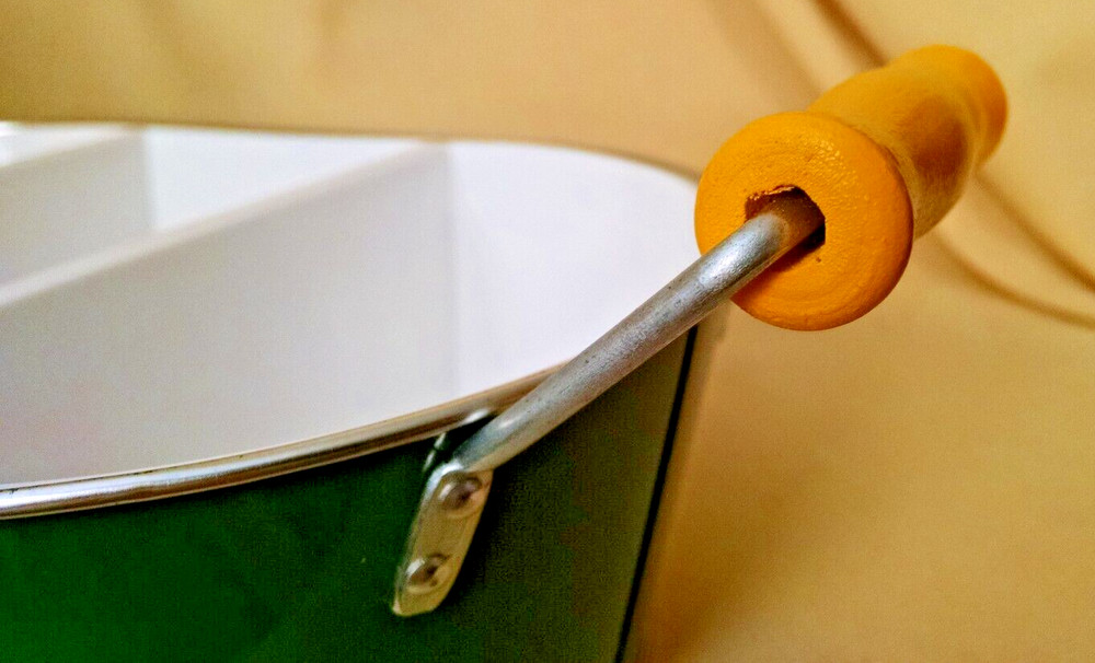 JOHN DEERE CADDY 2 COMPARTMENT NEW TIN BOX CO PLASTIC INSERT WOODEN HANDLES BOX.