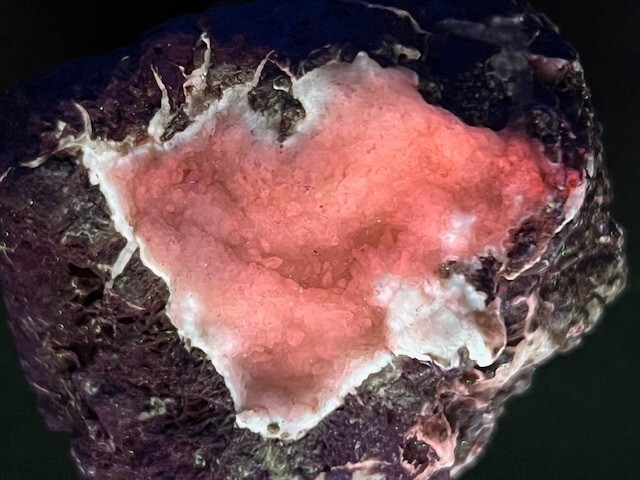 TERRIFIC FLUORESCENT/PHOSPHORESCENT CALCITE, MEXICO