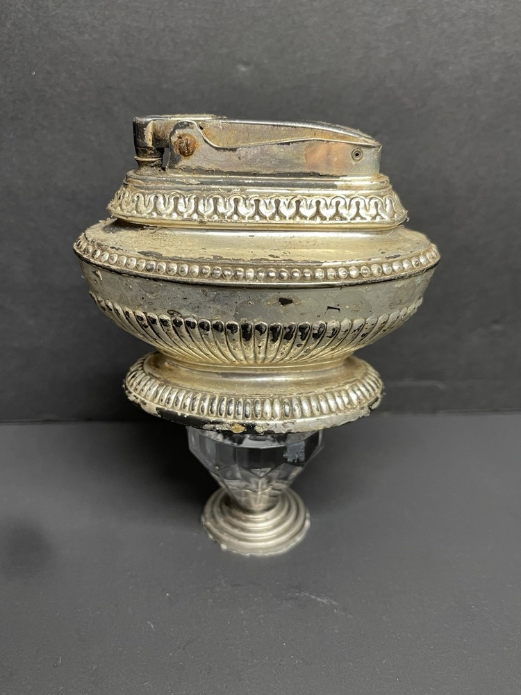 Vintage Ronson Queen Annie Table Lighter