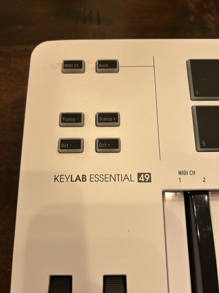 Arturia KeyLab Essentials 49 mk3 Midi Controller/Keyboard 49-Key