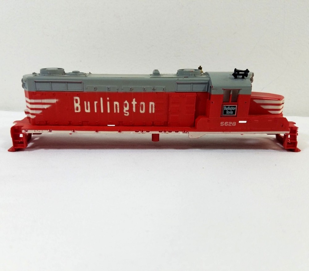 Tyco Burlington HO Scale Engine Shell ONLY 5628 Replacement Train Part