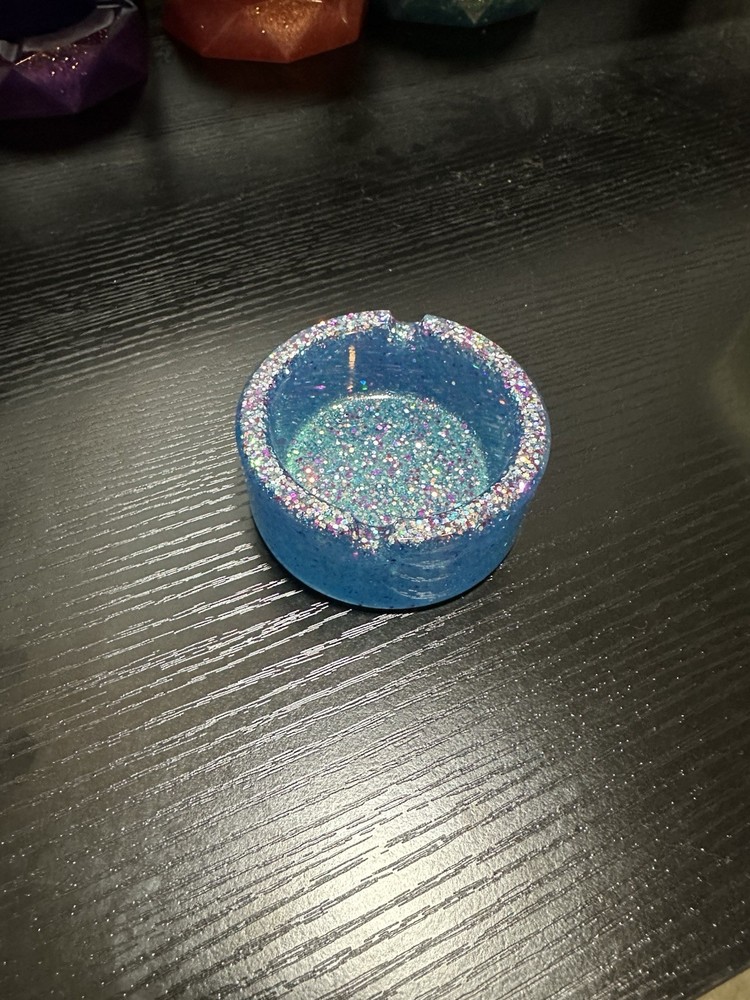 Small Resign Ash Tray