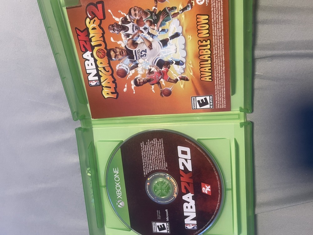 Xbox one W 8 games + Controller & Power+HDMI Cords