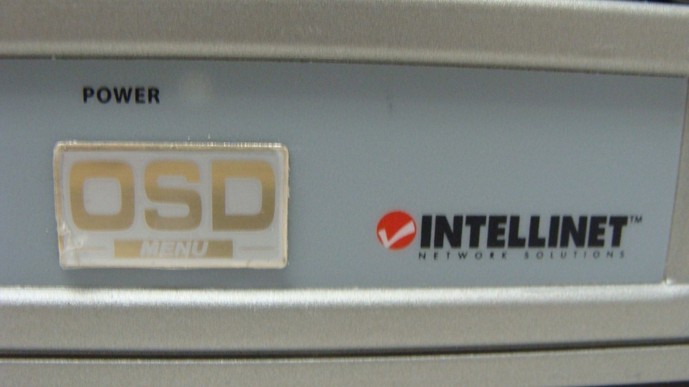 INTELLINET CBEEF6CEA01 8 PORT SWITCH