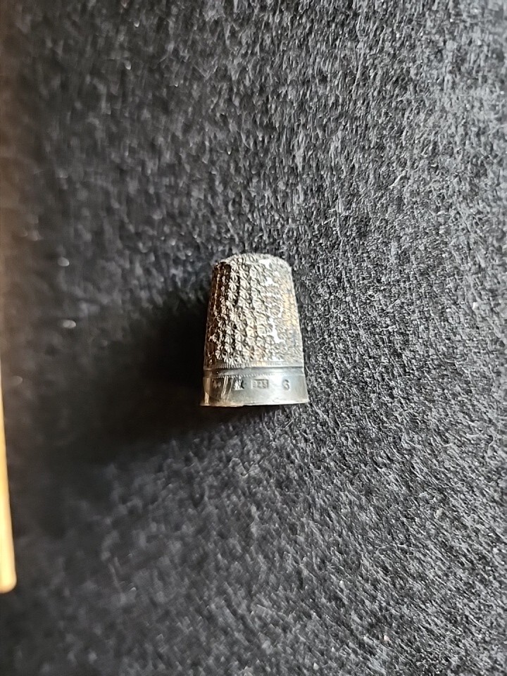 *Antique~British~Sterling Silver Thimble