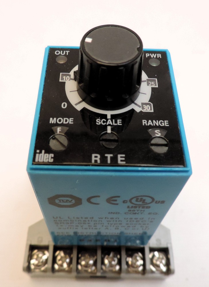 IDEC RTE-P2AF20 Analog Timer & Surface Mount Socket