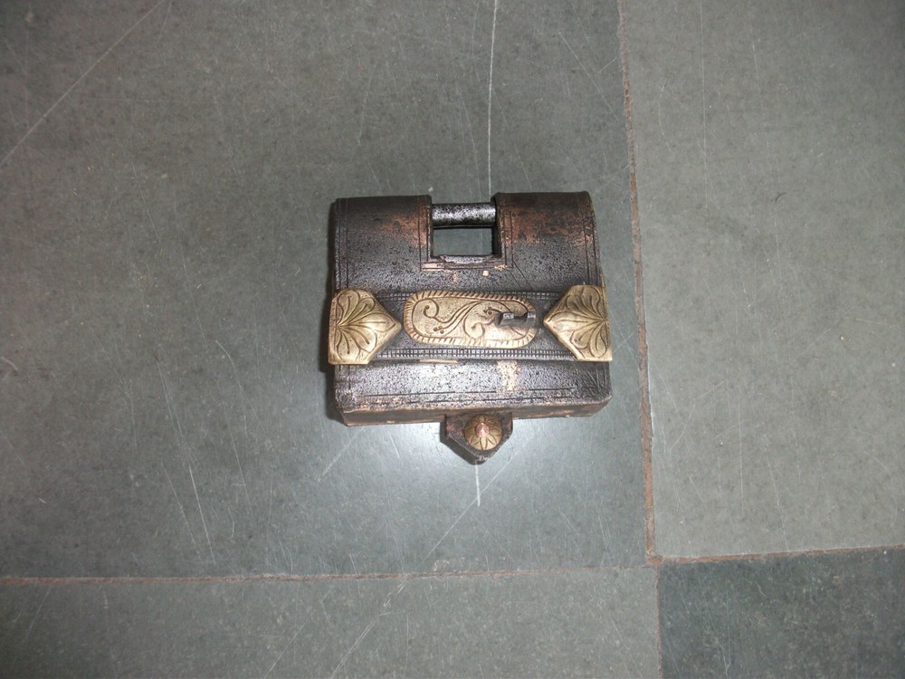 Vintage Iron Engraved Brass Fitted Handcarfted Solid Padlock