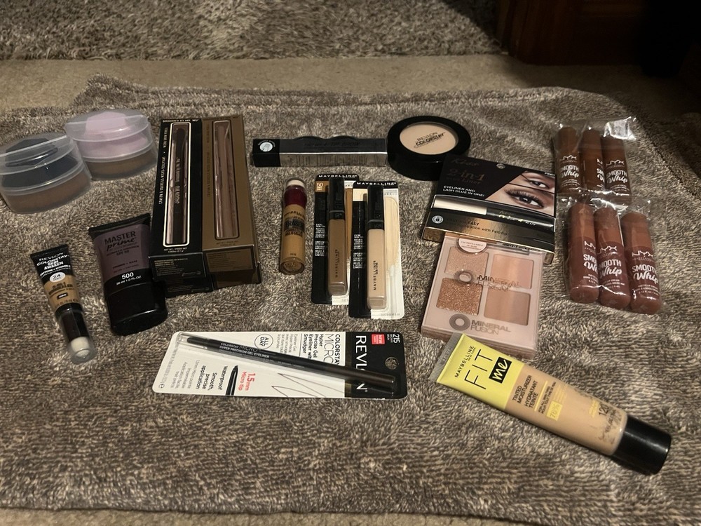 Makeup Lot/ 23 Pieces