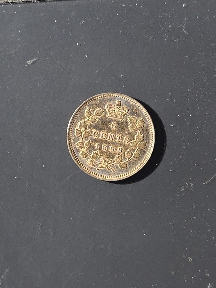 1900 (round zeros) Canada 5 cent silver - Solid VF (darkly toned) stk#K968