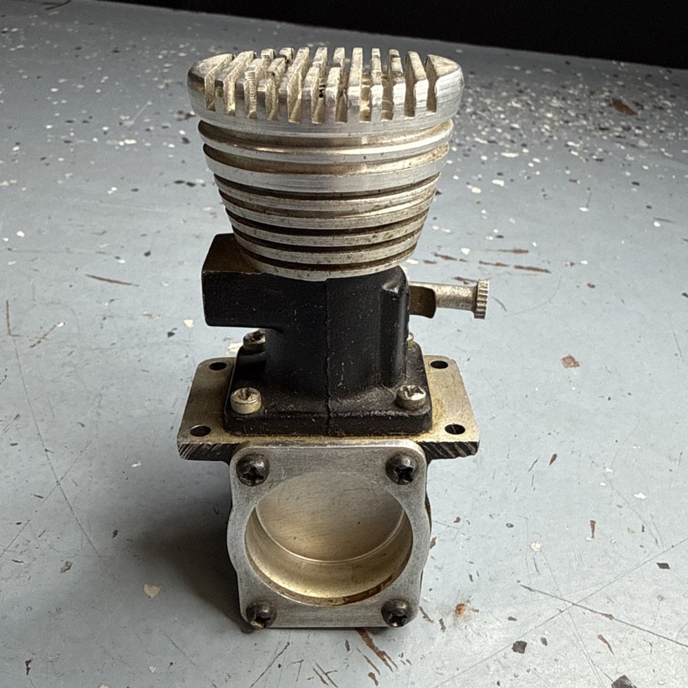 Vintage Drone Diesel Silver Crown Model Airplane Engine
