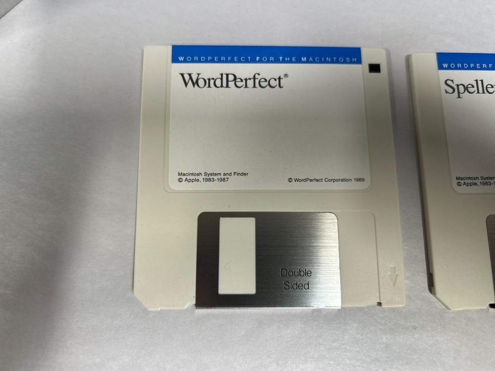 Vintage Word Perfect Computer Software & Manual for Macintosh (A10)