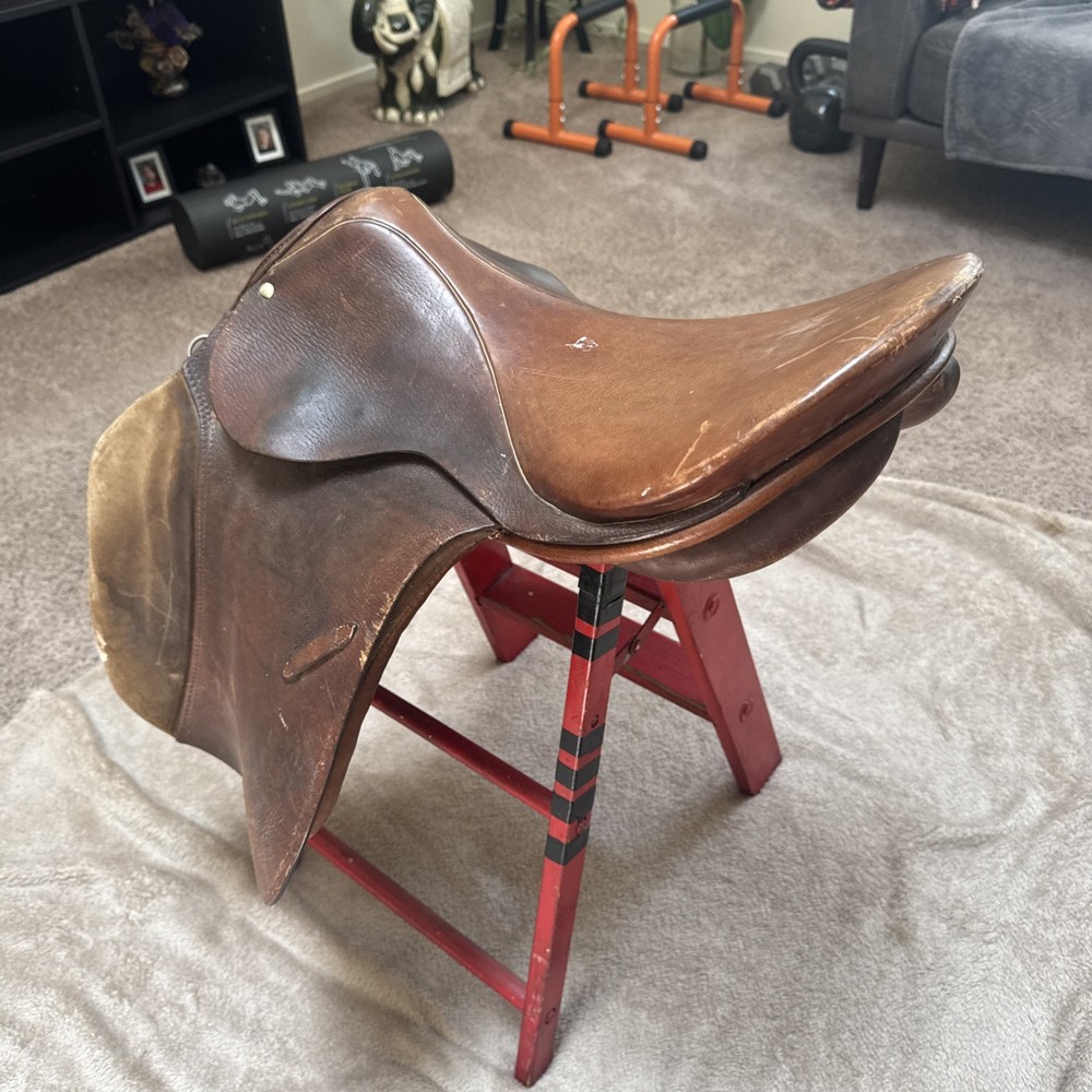 Stubben Siegfried Extra Jump Saddle 17"