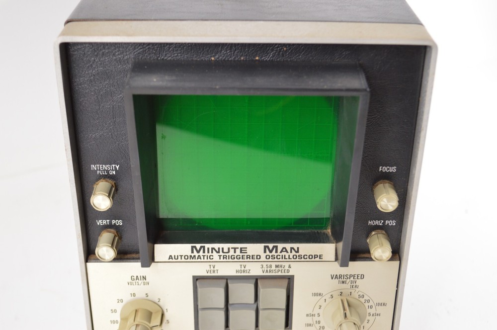 Sencore Model PS29 Minute Man Automatic Triggered Oscilloscope POWERS ON