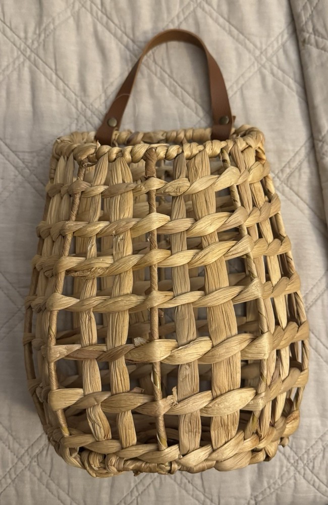 Hanging Wall Basket-New