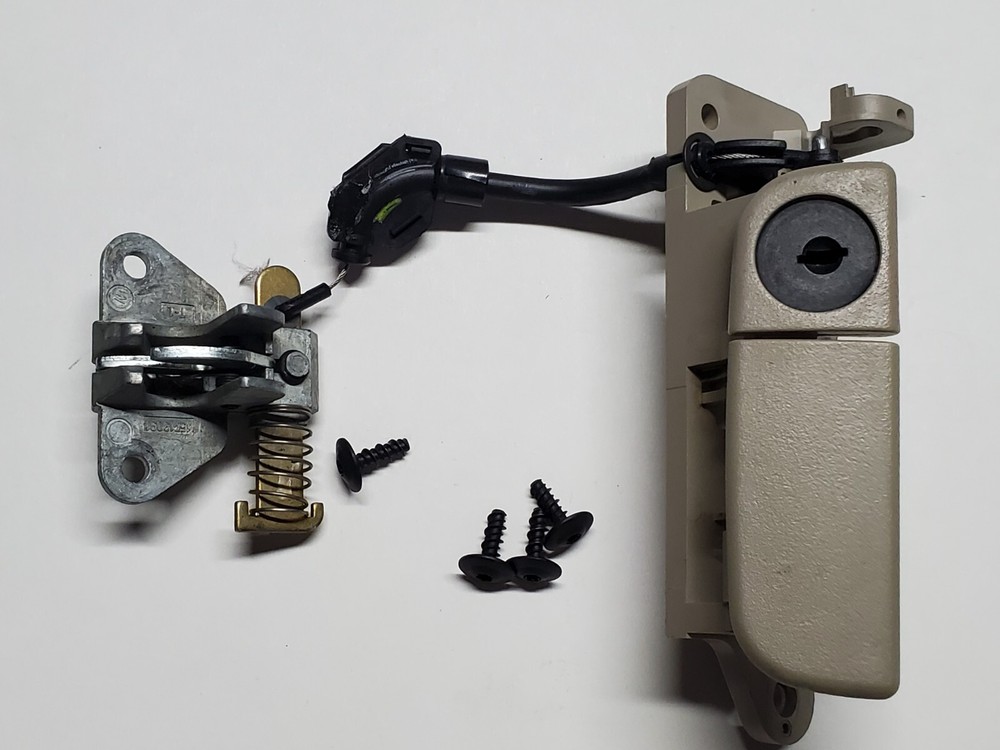 2001-2005 CADILLAC DEVILLE GLOVE BOX LATCH BEIGE LOCK HANDLE OEM