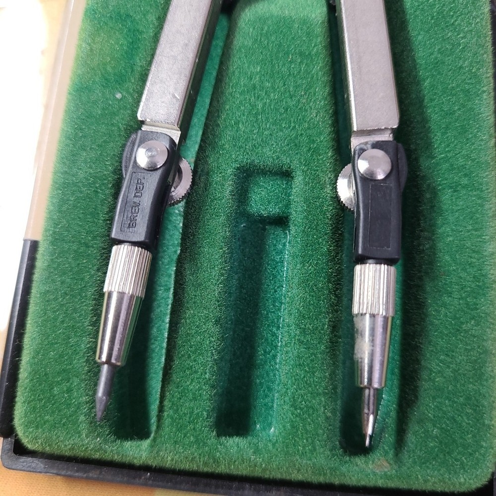 Helix Professional Quick Release Compass and Storage Case! Push Button Release