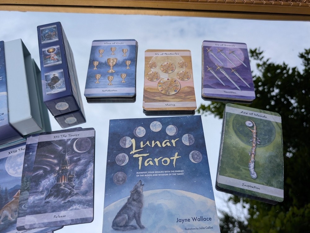 LUNAR TAROT CARDS ( 78 deck ) Art: Julia Cellini