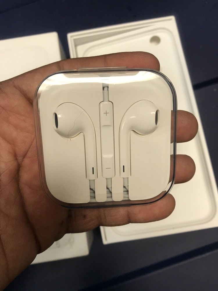 Iphone 6 Plus Empty Box With Apple Headsets