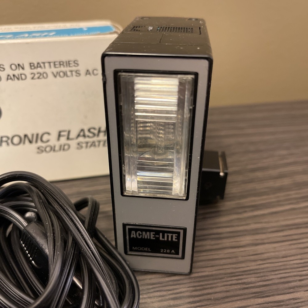 Vintage Acme-Lite Electronic Flash Solid State Model 228A Free Shipping
