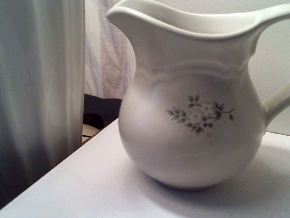 Pfaltzgraff Gravy Server & Creamer Server - Excellent Condition