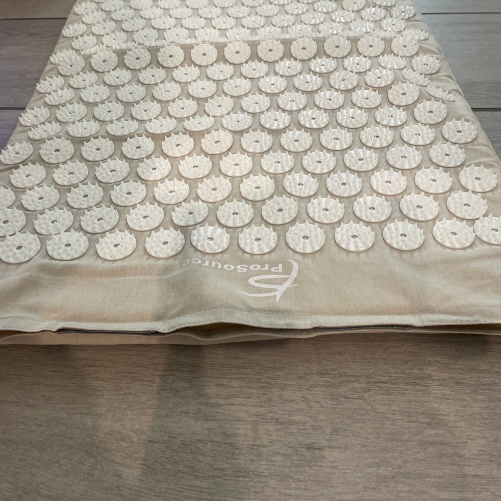 ProsourceFit Acupressure Mat in Beige and White