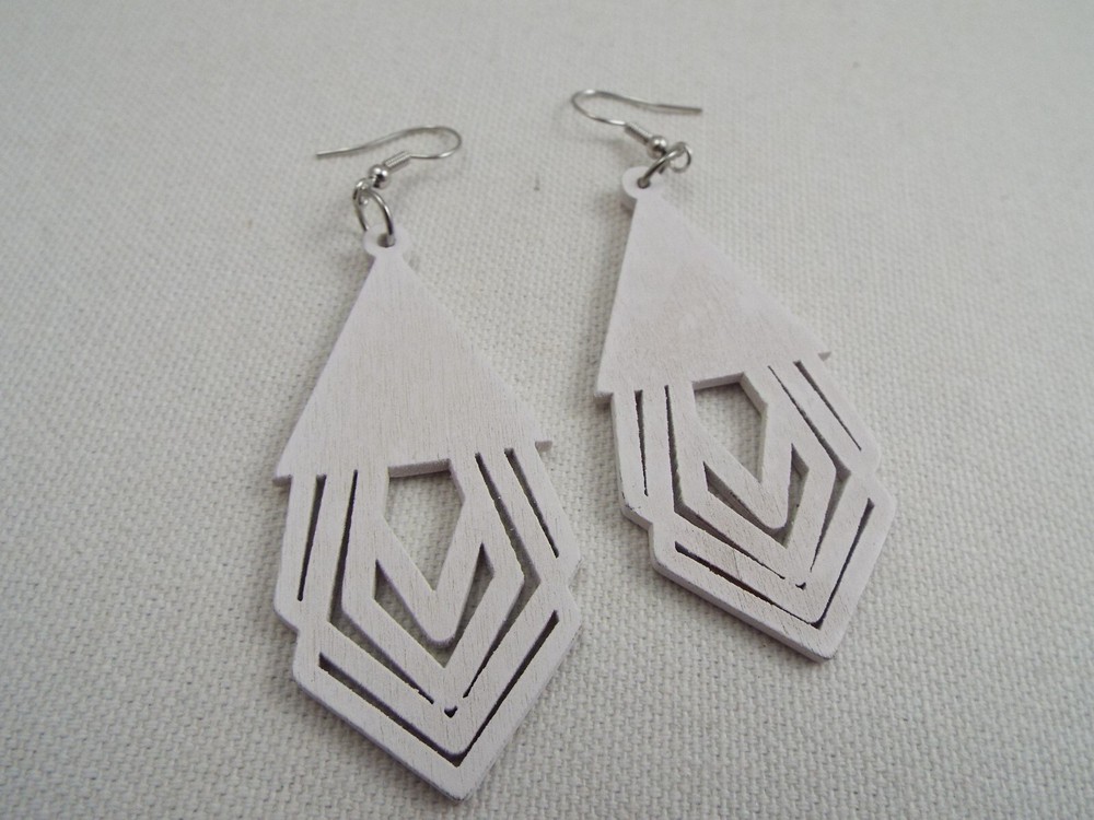 White Wood Chevron Pierced Earrings (A42)