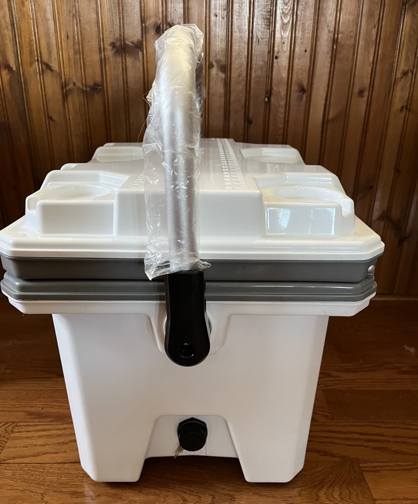 NEW IGLOO IMX 24 QT WHITE COOLER