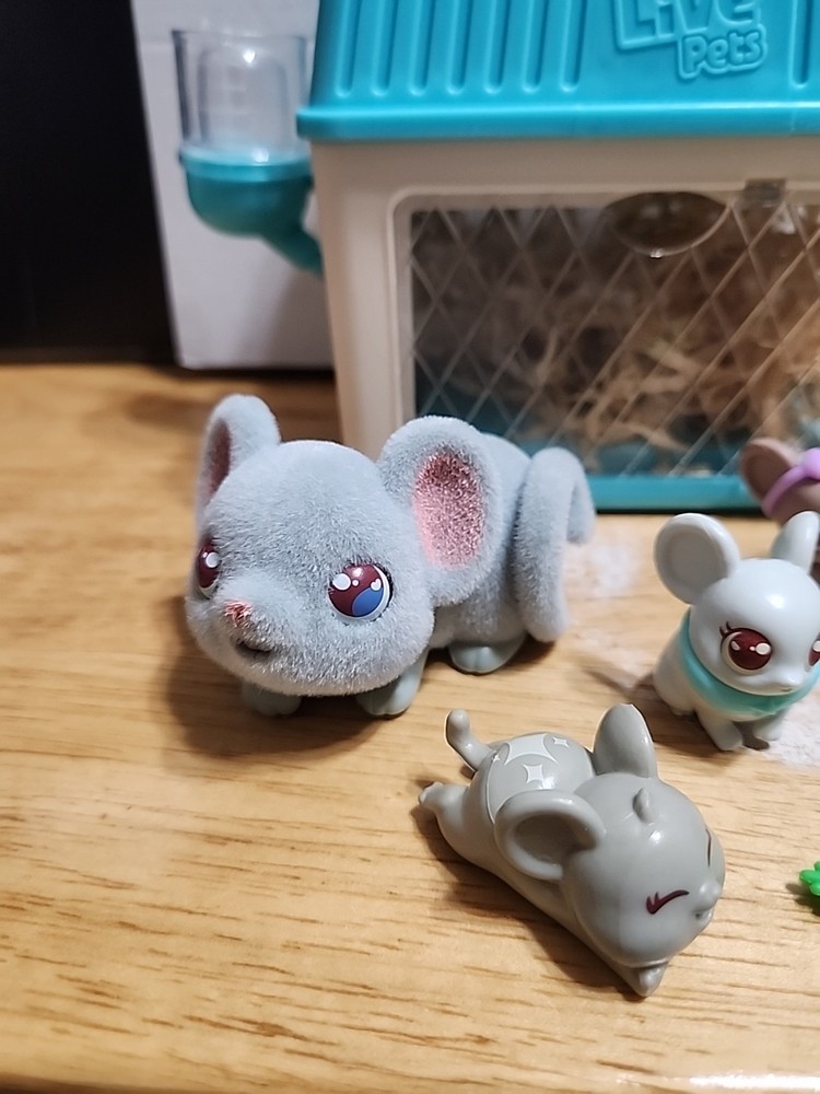 little live pets mama House With Figures