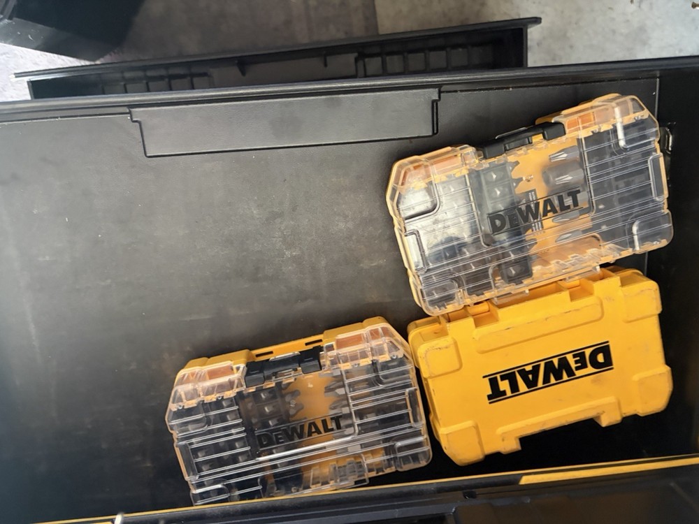 DEWALT cordless ultimate set stackable tool box (35 items) 13 different tools