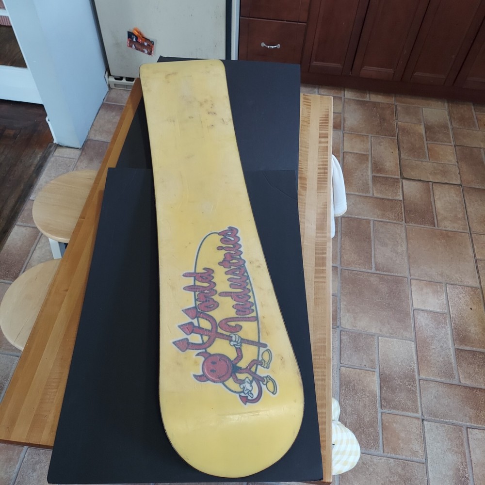 World Industries Snowboard 139cm USED see pics