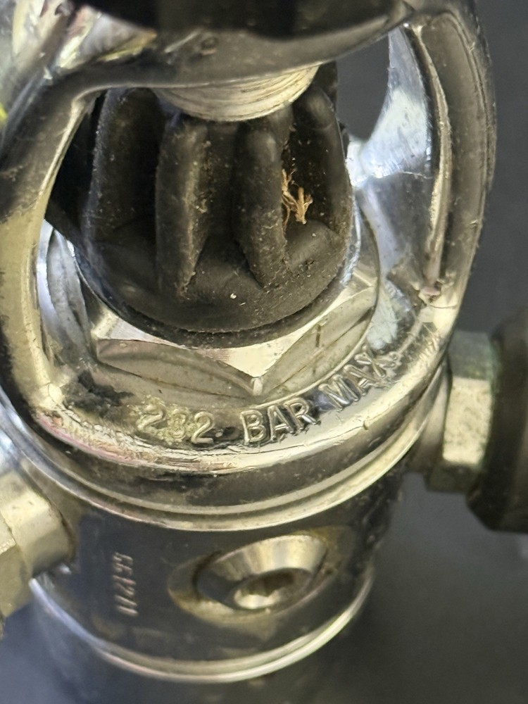 SeaQuest Mirage regulator equipped with a Suunto console Vb6