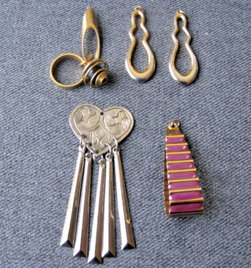 5 Vintage different metal pendants     9280 O