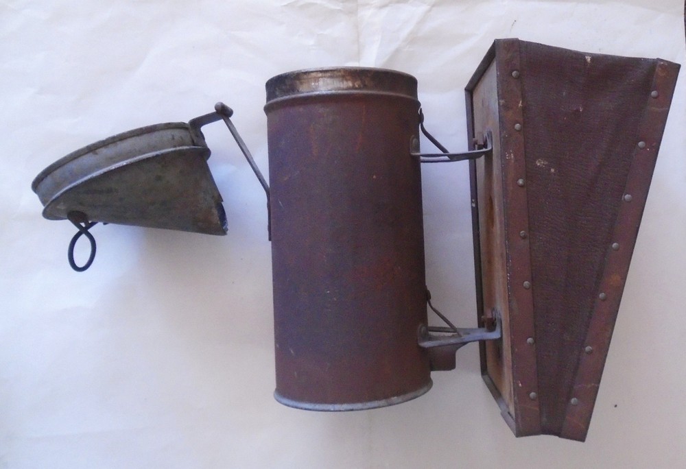 WOODMAN BEE SMOKER-EXCELLENT CONDITION