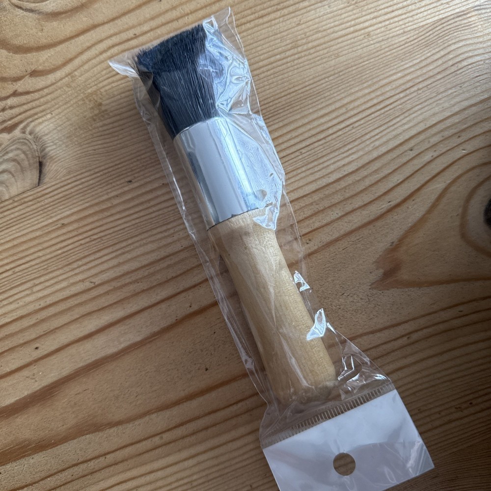 WOODEN HANDLE DASH VENT BRUSH