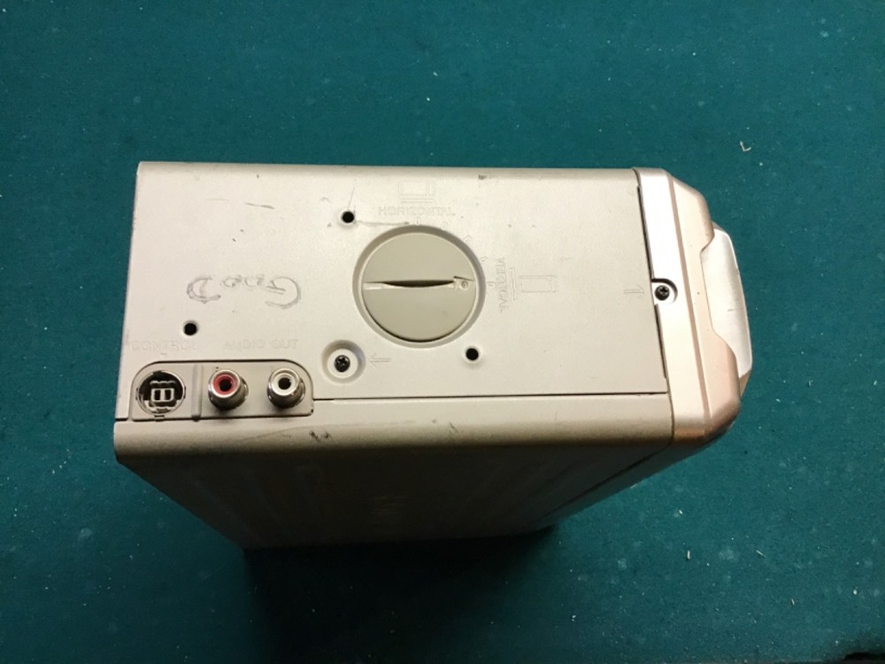 SONY MOBILE 10-DISC CD CHANGER, COMPACT DISC PLAYER W/ MOUNT CDX-606 UNTESTED