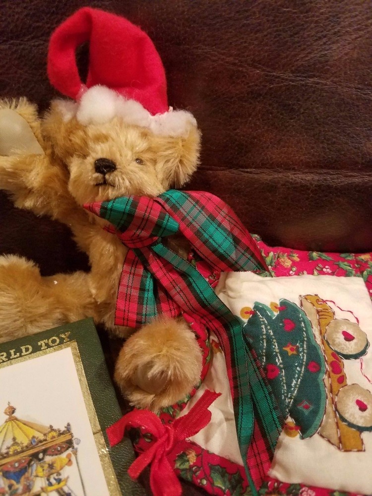 ~Christmas Bear handmade by Joyce Sullivan Need Just a Bear 6" Blanket & Book
