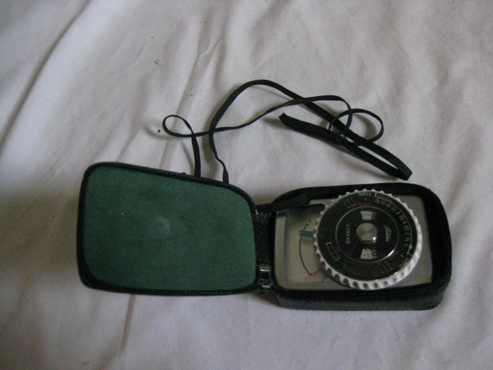not tested vintage Toshiba Linear light meter with original case