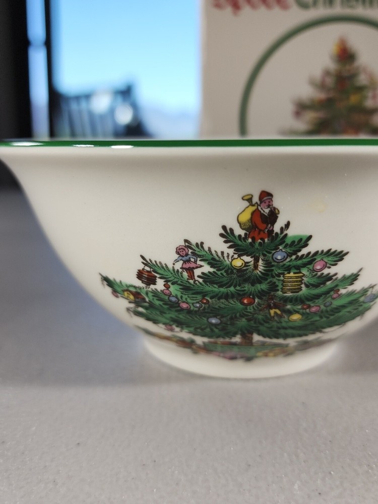 Spode Christmas Tree 5.5" Nut Bowl with Box S3324
