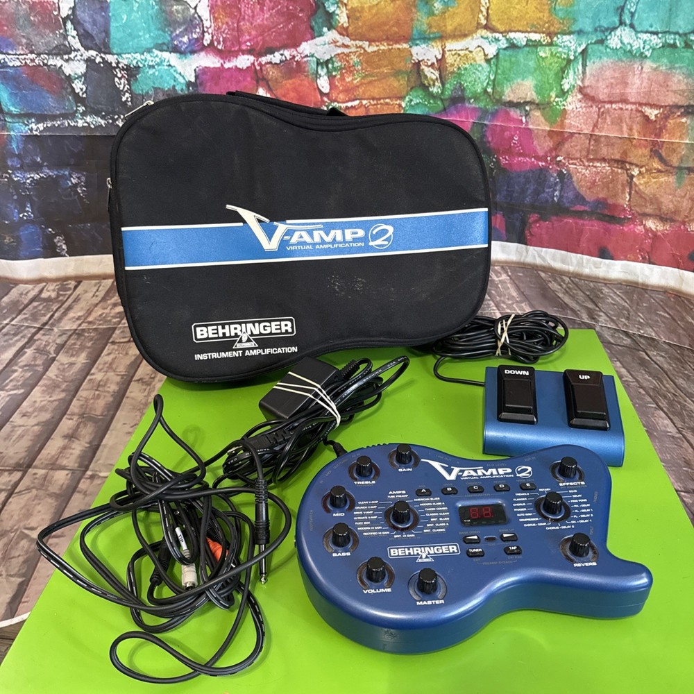 Behringer V-AMP 2 Virtual Guitar Amplifier Effects Processor w/ Footswitch & Bag