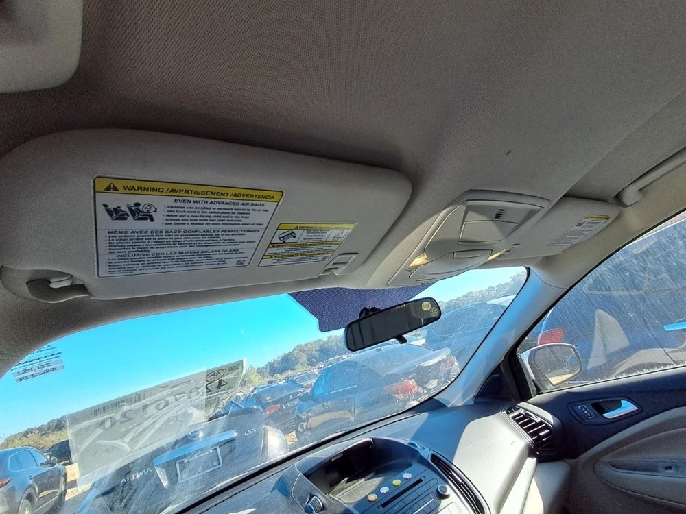 ESCAPE 2017 Glove Box 4813419