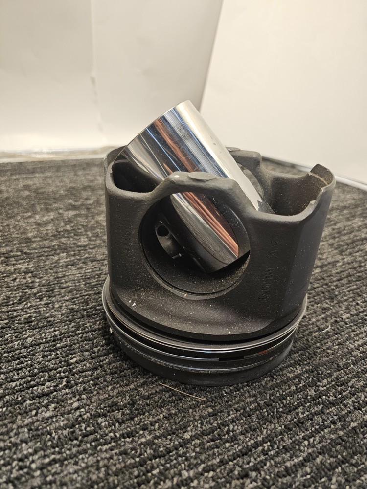 Detroit DDE A4720303317 Piston Assembly