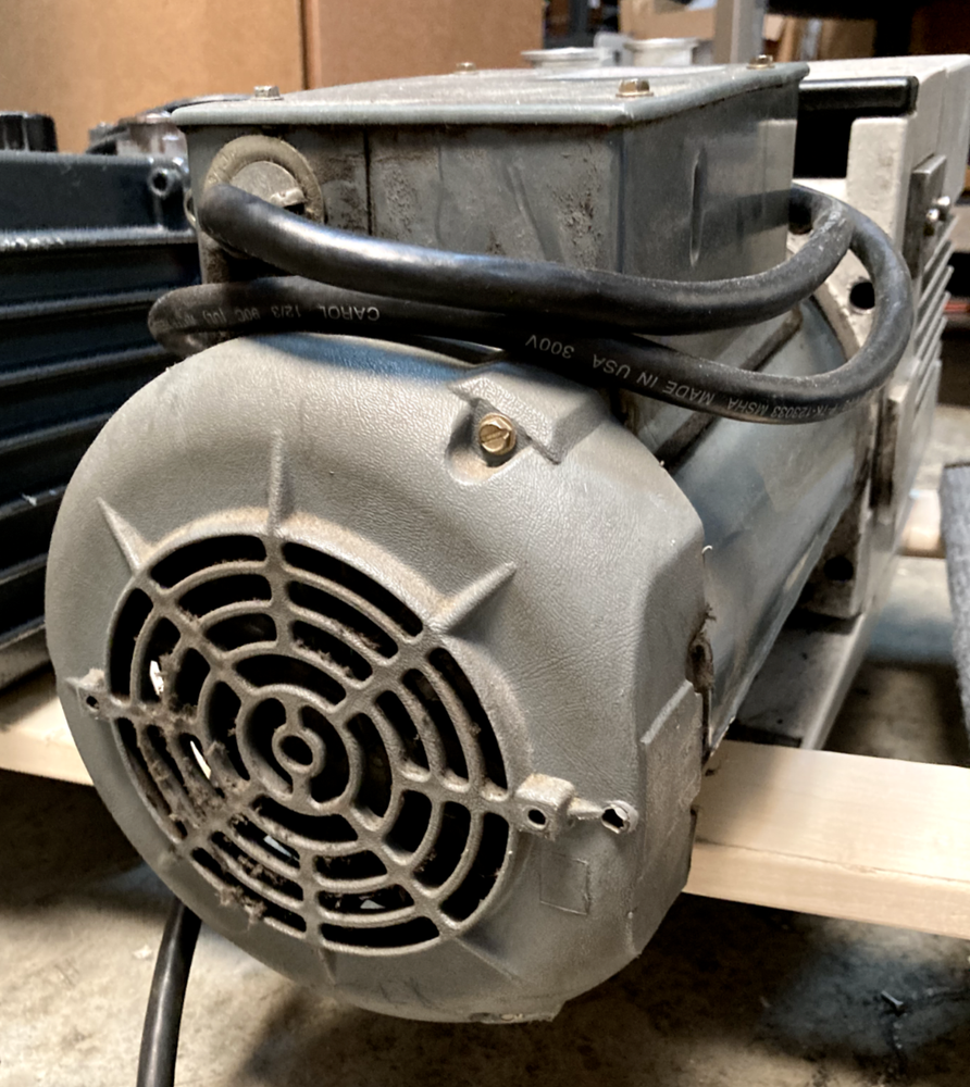 TRIVAC Leybold D16B Rotary Vane Vacuum Pump