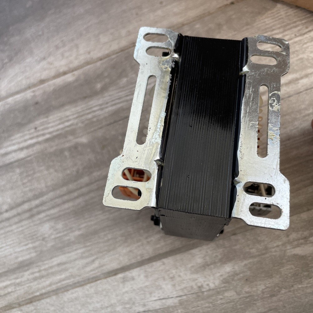 100VA Transformer 1PHASE INPUT: 0/110/220V OUTPUT: 0/24V
