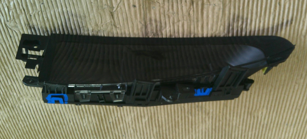 2012-2013 Mazda 3 Upper Center Dash Info-GPS-TV Screen Display