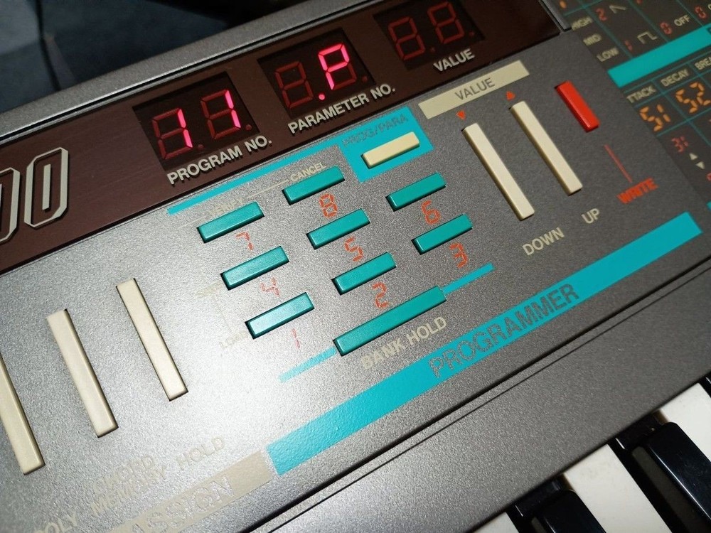 KORG POLY-800 Programmable Polyphonic Synthesizer Keyboard TESTED