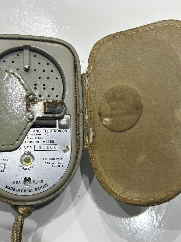 Vintage Weston Master V Universal Exposure Meter Model 748 w/ Original Case