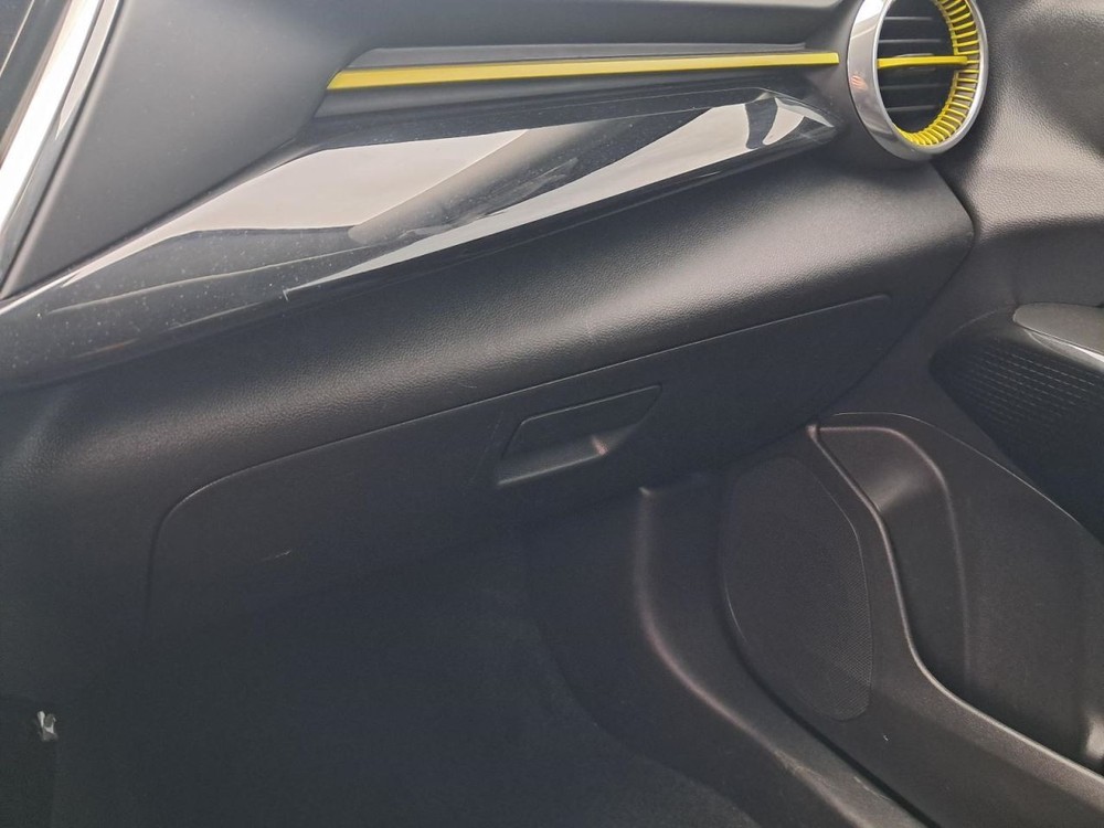 TRAX      2024 Glove Box 4888712