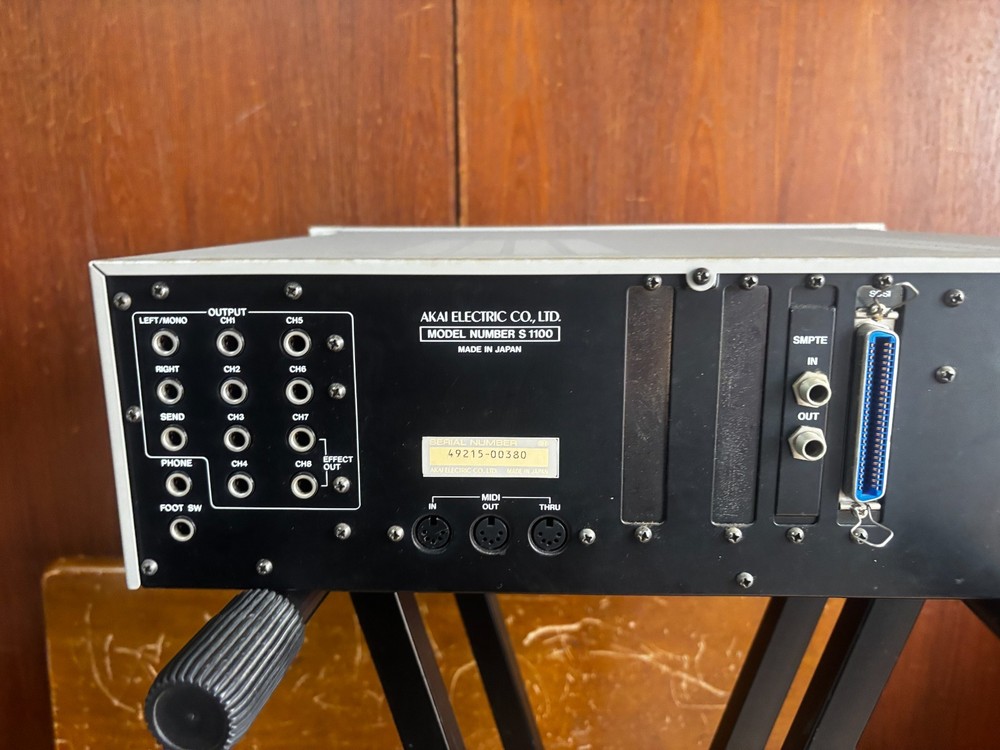 Akai S1100 MIDI Stereo Digital Sampler w/ disks